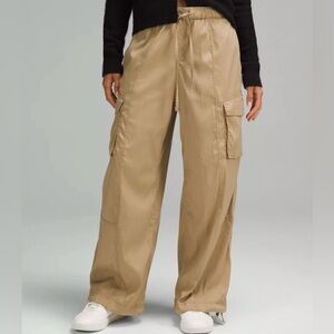 Lululemon Mid-Rise Dance Studio Cargo Pant / Size XXXS